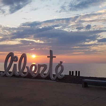 Deluxe Hotel Room In The Heart Of Batumi Orbi City A Block Екстер'єр фото
