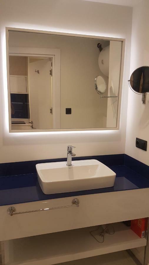 Deluxe Hotel Room In The Heart Of Batumi Orbi City A Block Екстер'єр фото