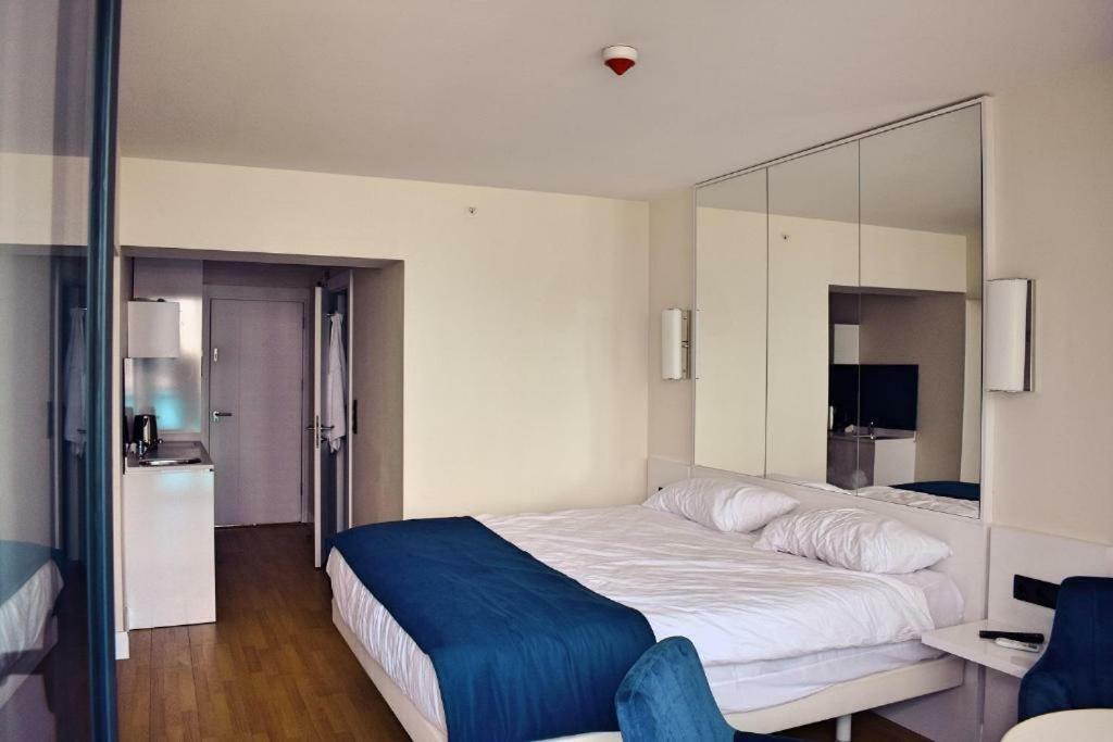 Deluxe Hotel Room In The Heart Of Batumi Orbi City A Block Екстер'єр фото